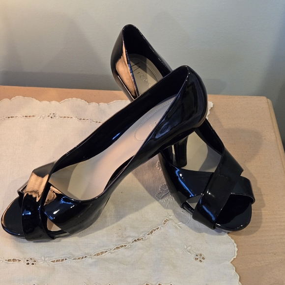 Nickels Shoes - Nickels Black Patent Peep-Toe Heels – Size 10 – 3.5" Heel